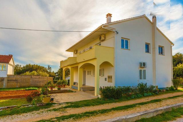 Apartments Maco Petrcane Rum bild